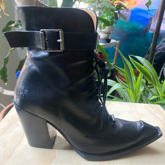 SWORDFISH HI
CUBIST
CUPCAKE - Picture 3 of 5